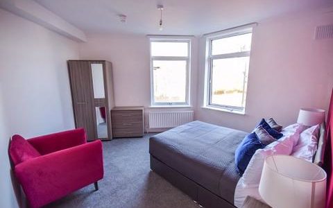 Where Is The Ellis House In Bradford